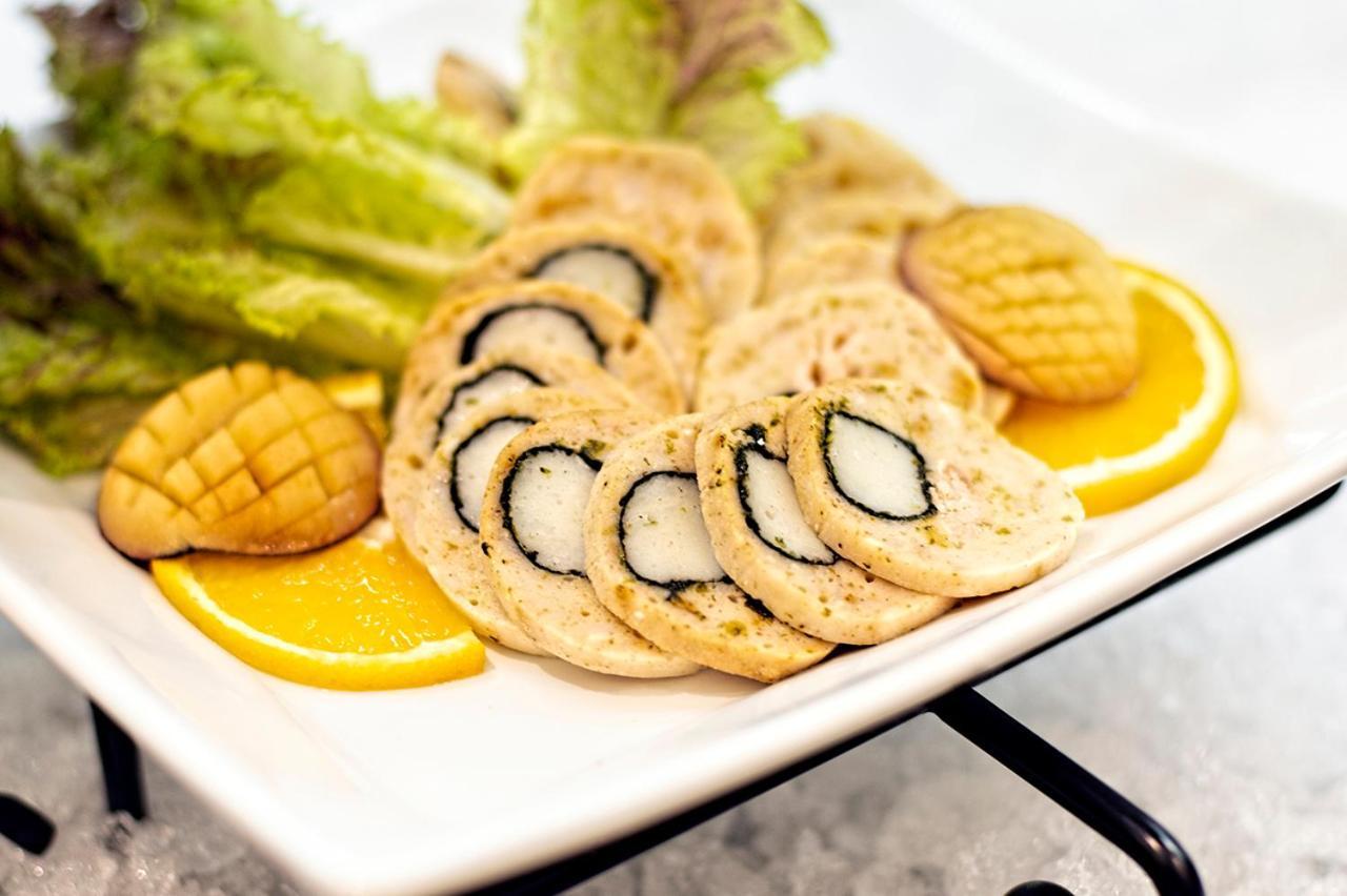 Holiday Suites Al Azizia Mecca Exterior photo A plate of baked almond cookies