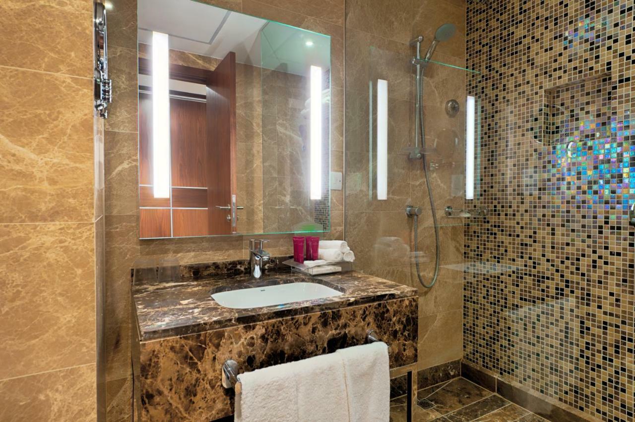 Holiday Suites Al Azizia Mecca Exterior photo A bathroom at the hotel